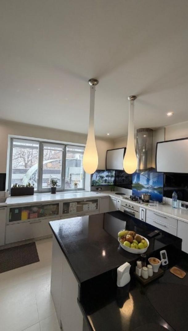 Дом, 7-кімн., Харьков, Восточный