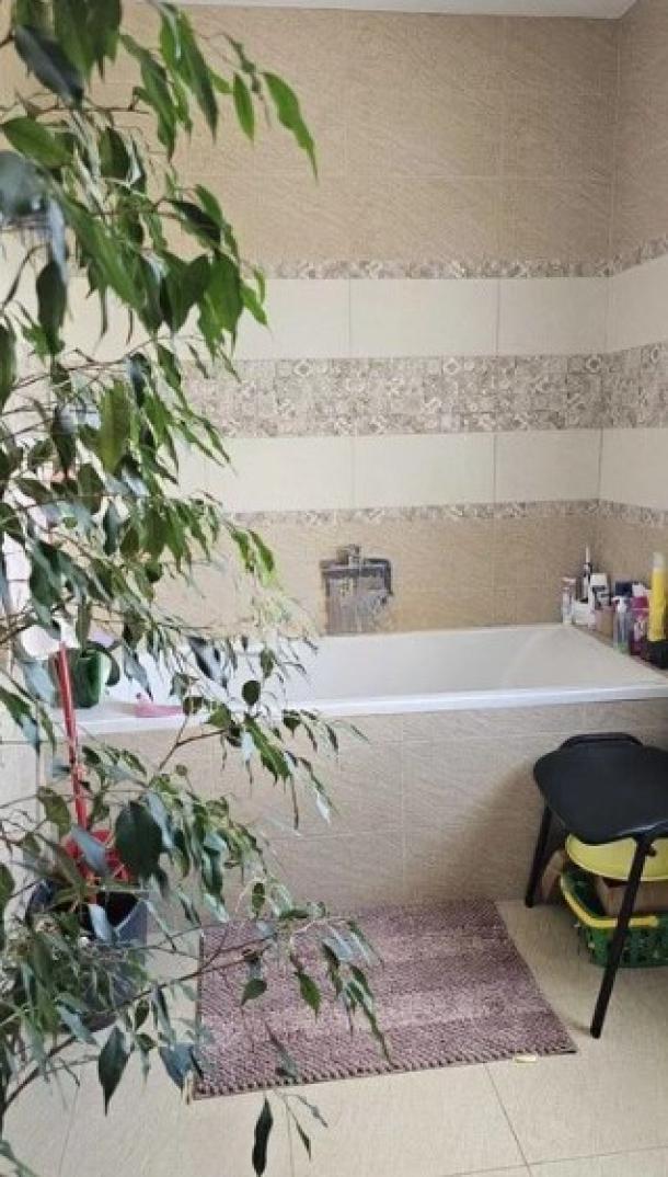 Дом, 4-кімн., Харьков, Рогань жилмассив