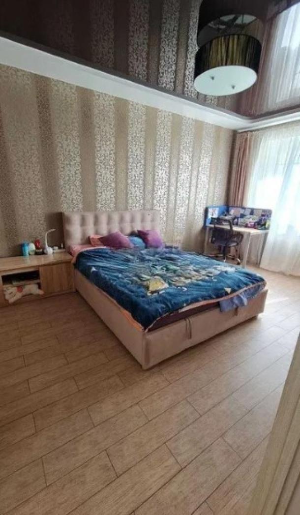 Дом, 4-кімн., Харьков, Рогань жилмассив