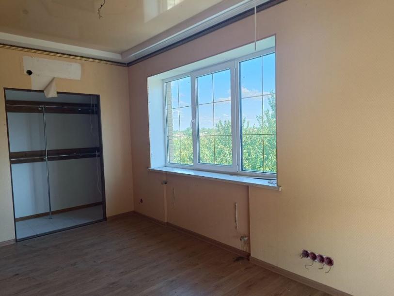 Дом, 4-кімн., Чугуев, Чугуевский район