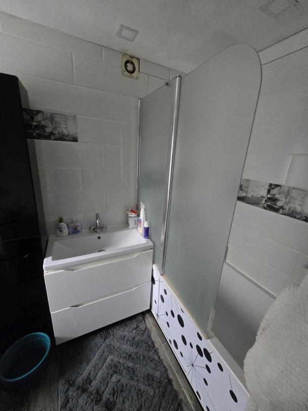 Дом, 3-кімн., Харьков, Рогань жилмассив