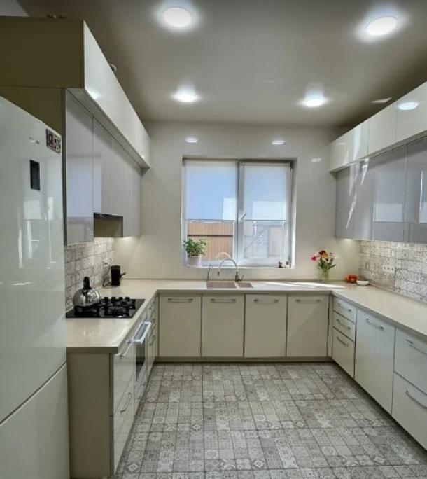 Дом, 4-кімн., Харьков, Основа