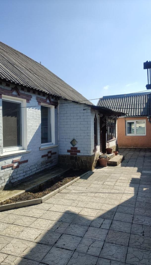 Дом, 4-кімн., Харьков, Песочин