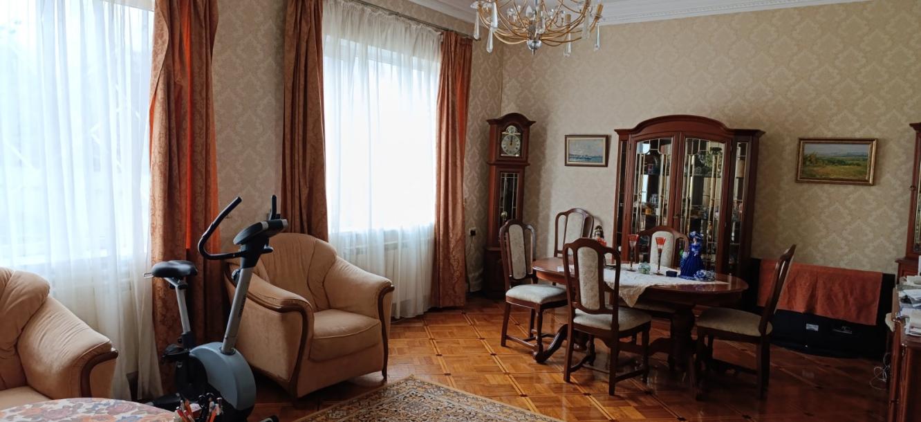 Дом, 5-кімн., Харьков, Павленки