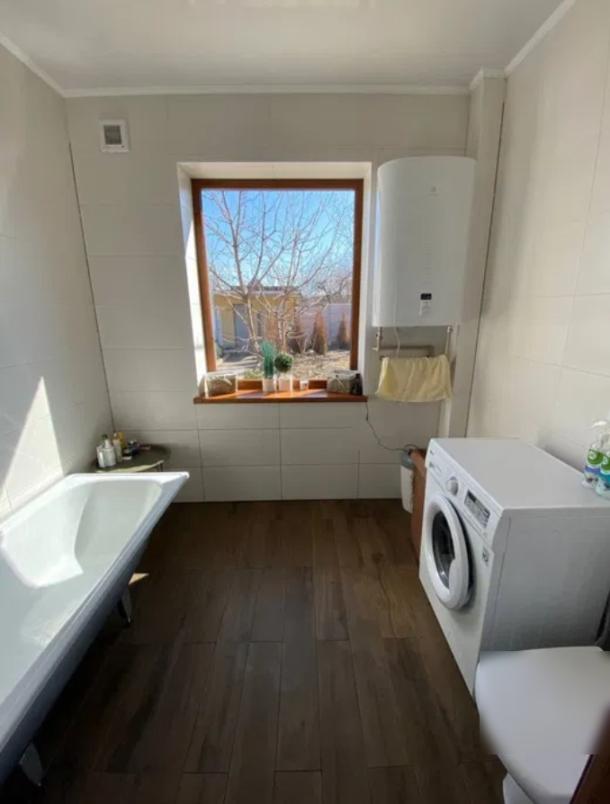 Дом, 5-кімн., Харьков, Песочин