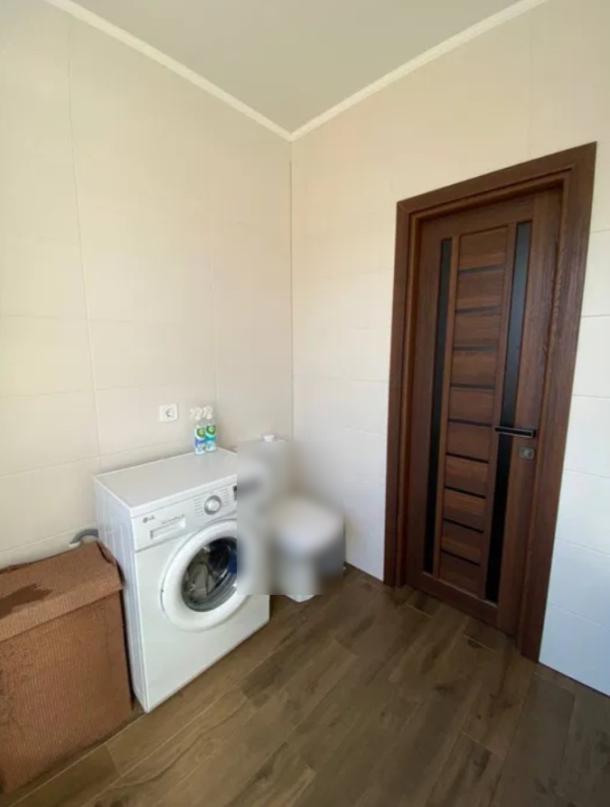 Дом, 5-кімн., Харьков, Песочин