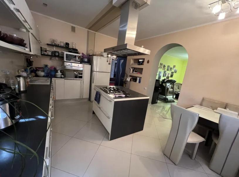 Дом, 6-кімн., Чугуев, Чугуевский район