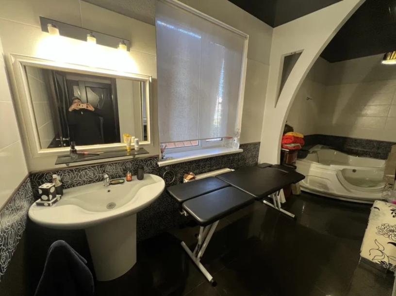 Дом, 6-кімн., Чугуев, Чугуевский район