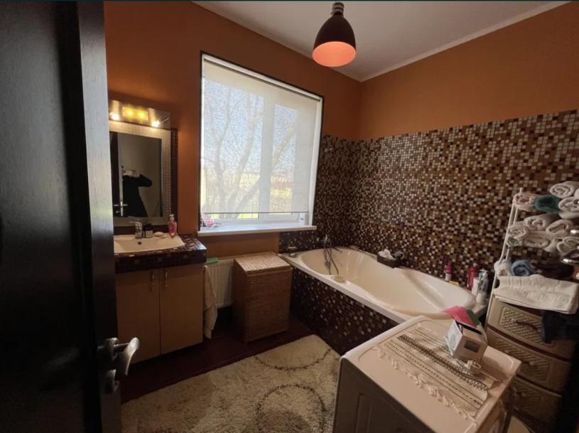 Дом, 6-кімн., Чугуев, Чугуевский район