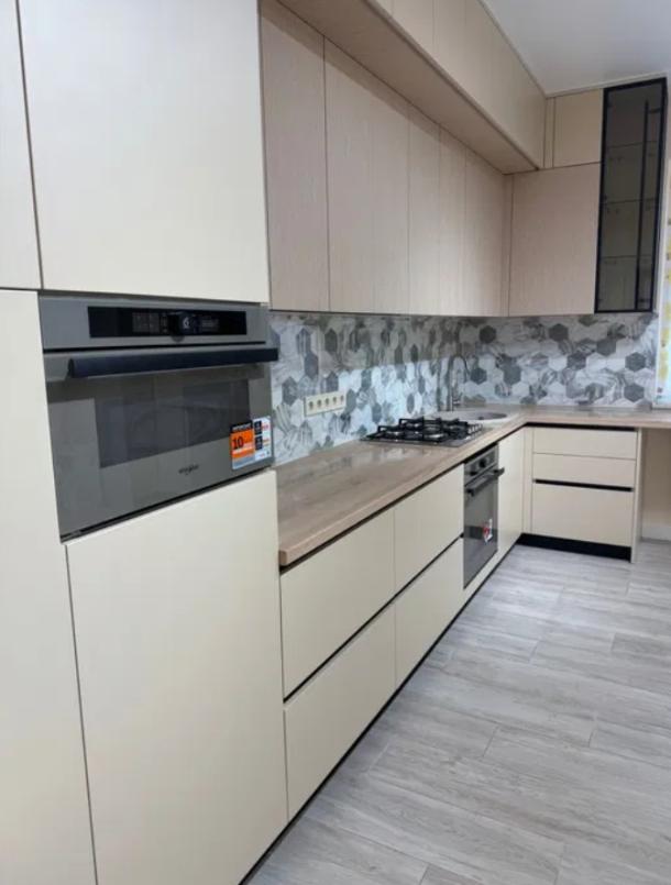 Дом, 5-кімн., Харьков, Песочин