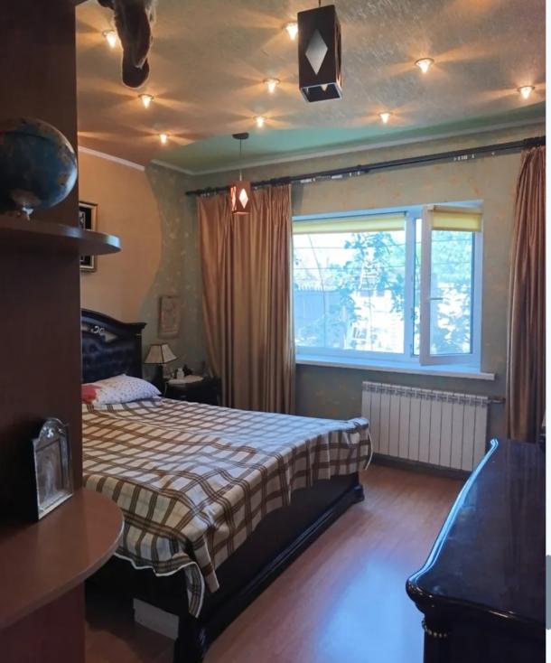 Дом, 3-кімн., Харьков, Новозападный