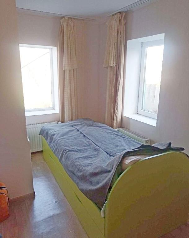 Дом, 3-кімн., Харьков, Жихарь