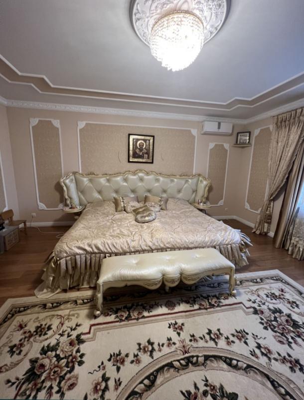 Дом, 4-кімн., Харьков, Новоселовка
