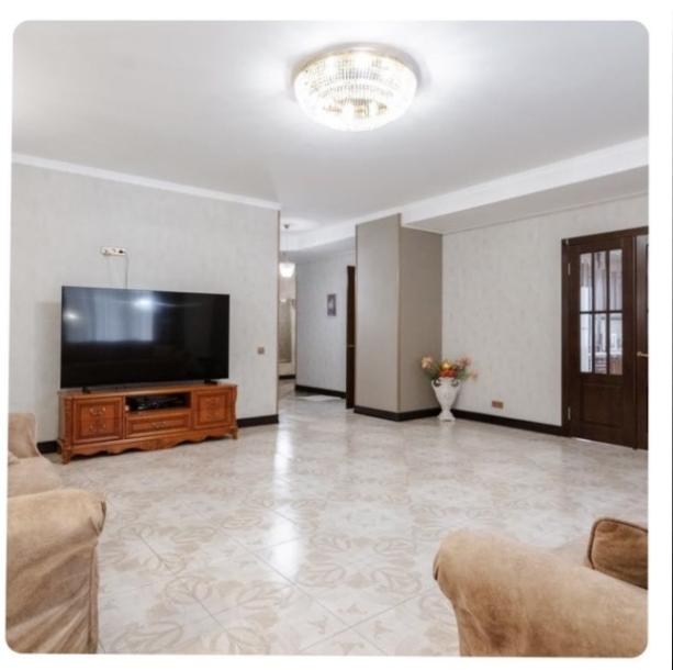 Дом, 5-кімн., Харьков, Павленки