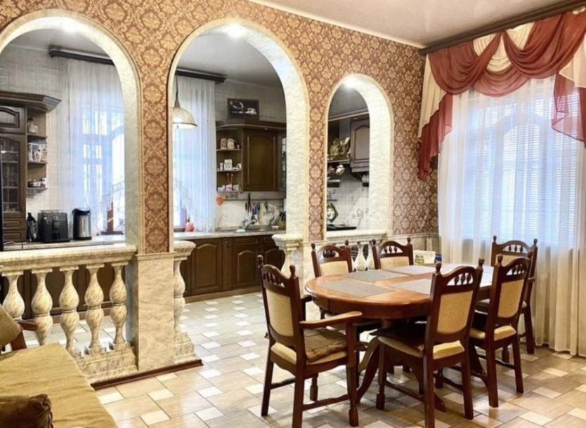 Дом, 6-кімн., Харьков, Новожаново
