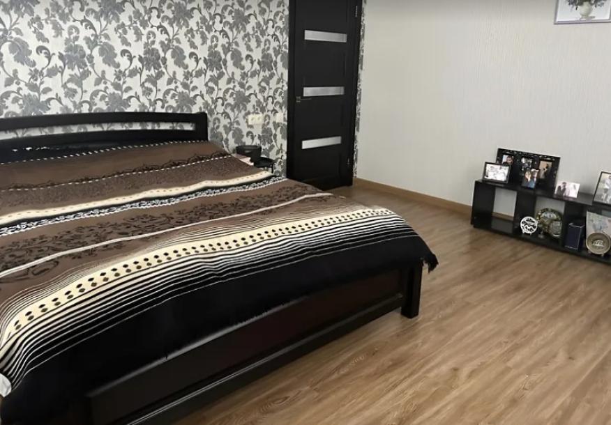 Дом, 4-кімн., Харьков, Докучаевское