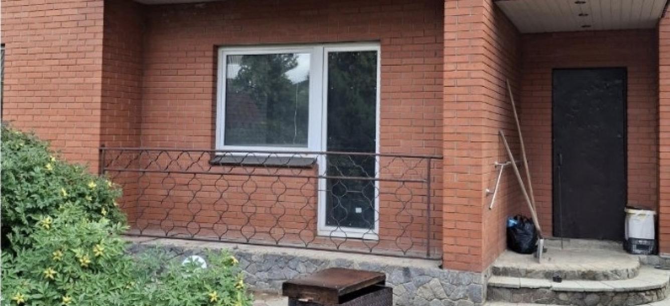 Дом, 5-кімн., Харьков, Песочин