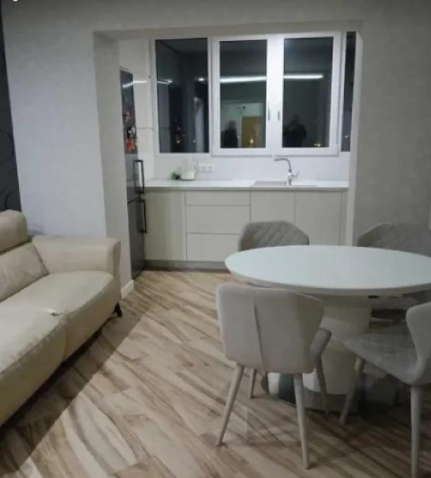 квартира, 3-кімн., Харьков, Павловка, Лопанская ул.