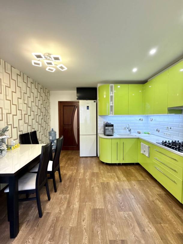 квартира, 3-кімн., Харьков, МЖК, Кричевского