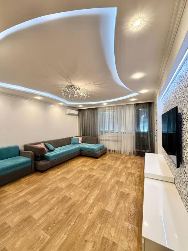 квартира, 3-кімн., Харьков, МЖК, Кричевского