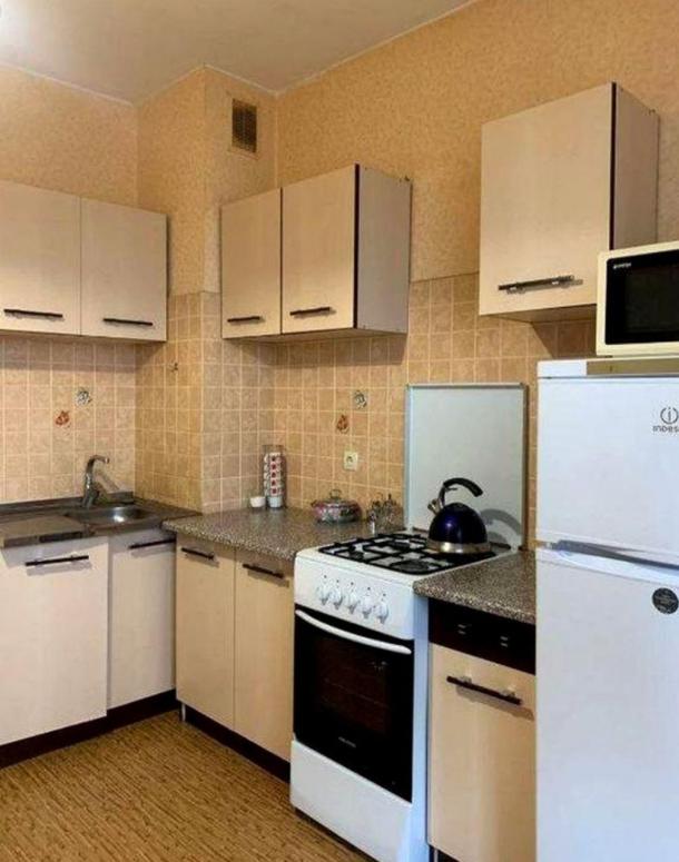 квартира, 1-кімн., Харьков, Рогань жилмассив, Зубарева