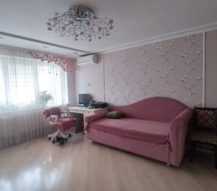 квартира, 3-кімн., Харьков, 608м/р, Непокоренных (Героев Труда)