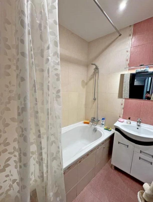 квартира, 3-кімн., Харьков, 1 Северная Салтовка, Родниковая (Красного милиционера, Кирова)