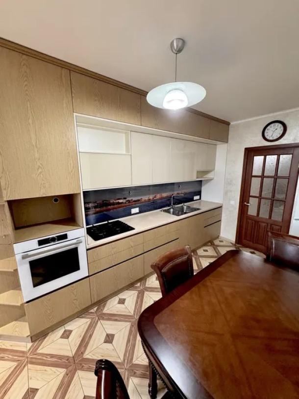 квартира, 3-кімн., Харьков, Защитников Украины метро, Героев Небесной Сотни пл. (Руднева пл.)