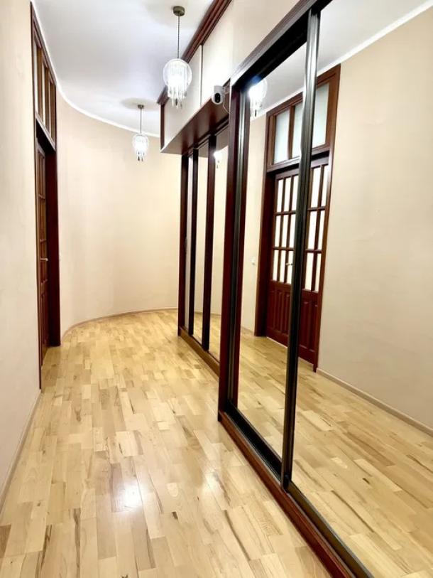 квартира, 3-кімн., Харьков, Защитников Украины метро, Героев Небесной Сотни пл. (Руднева пл.)