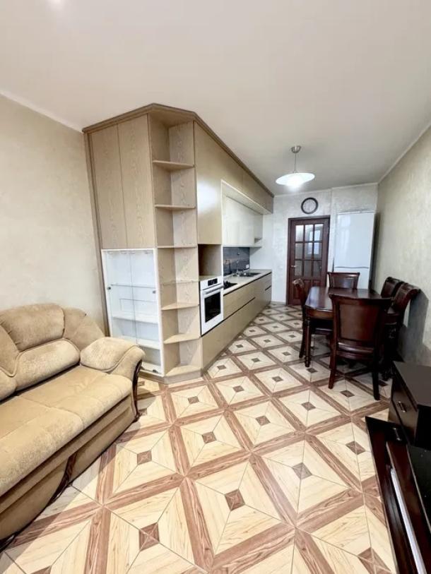 квартира, 3-кімн., Харьков, Защитников Украины метро, Героев Небесной Сотни пл. (Руднева пл.)