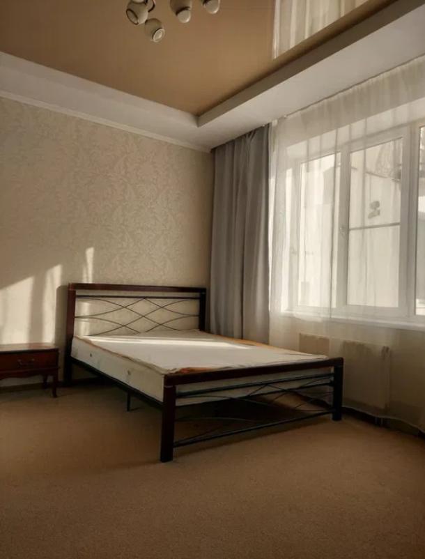 квартира, 2-кімн., Харьков, Защитников Украины метро, Героев Харькова пр-т