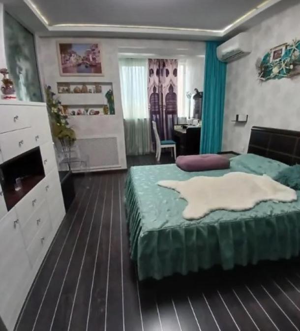 квартира, 3-кімн., Харьков, МЖК, Кричевского