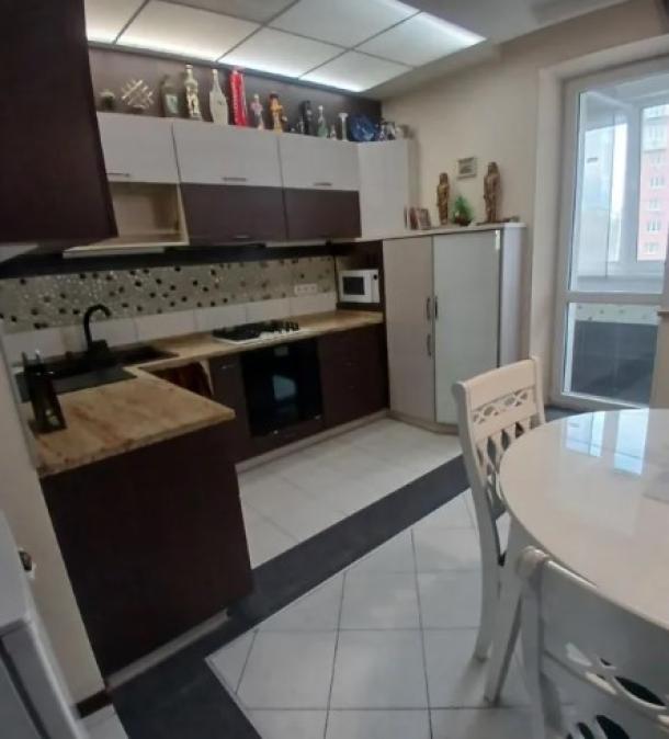 квартира, 3-кімн., Харьков, МЖК, Кричевского