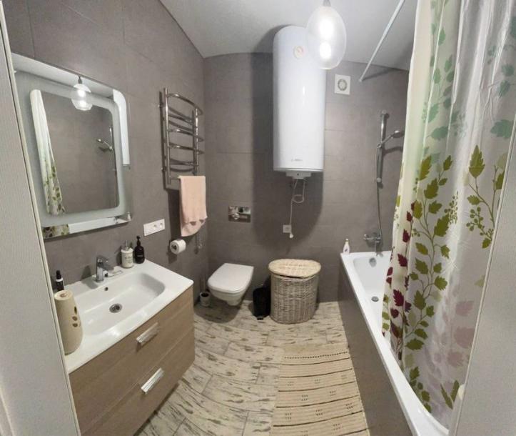 квартира, 1-кімн., Харьков, Рогань жилмассив, Зубарева