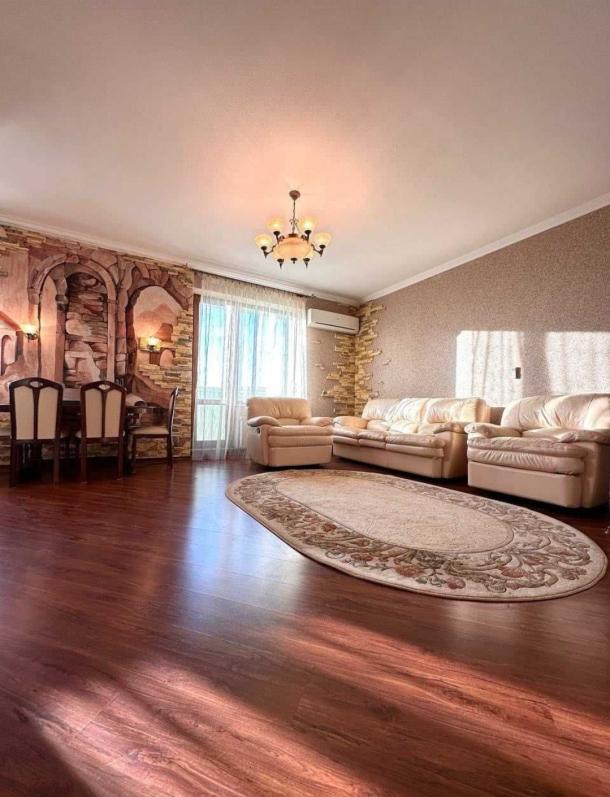 квартира, 4-кімн., Харьков, 531м/р, Тракторостроителей просп.