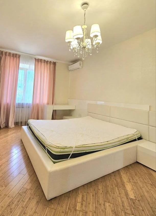 квартира, 4-кімн., Харьков, 608м/р, Академика Павлова