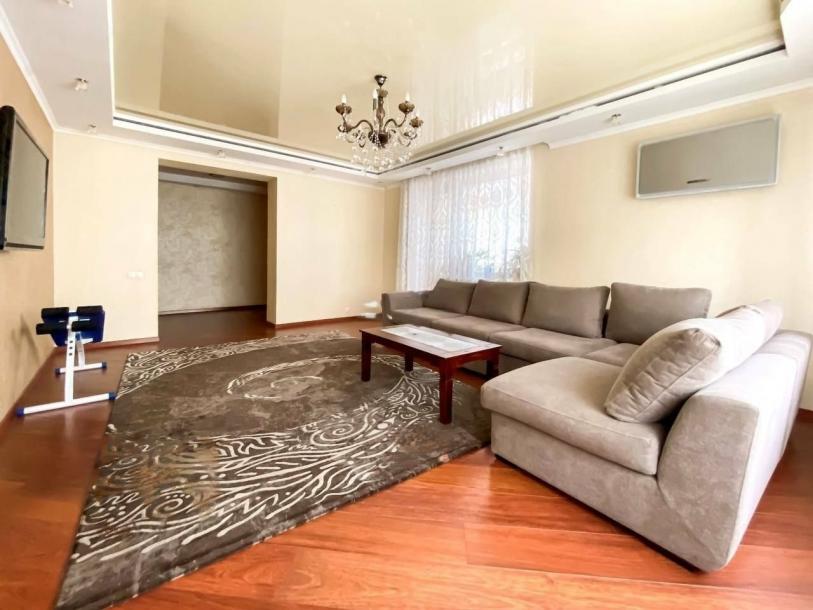 квартира, 4-кімн., Харьков, Завод Малышева метро, Героев Харькова пр-т