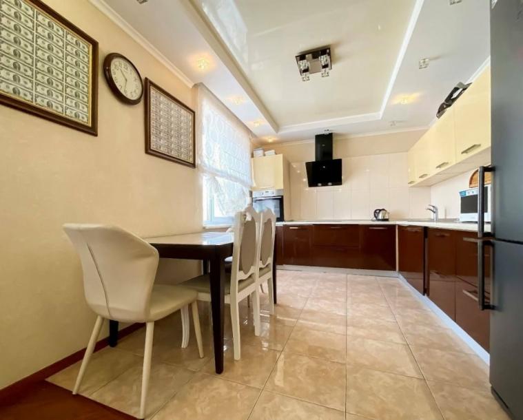 квартира, 4-кімн., Харьков, Завод Малышева метро, Героев Харькова пр-т