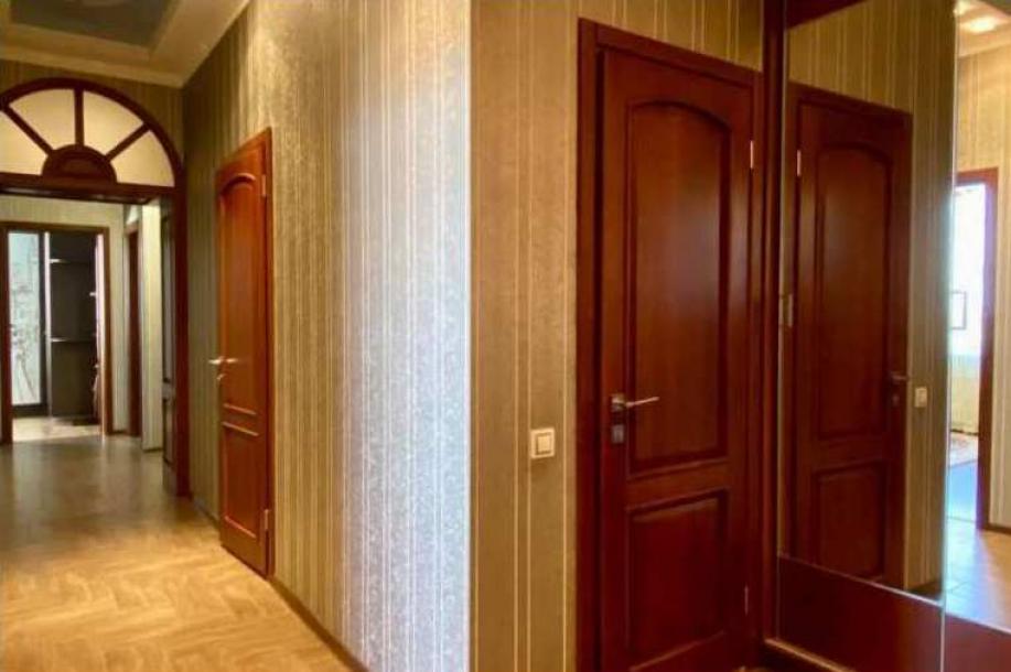 квартира, 3-кімн., Харьков, Защитников Украины метро, Героев Харькова пр-т
