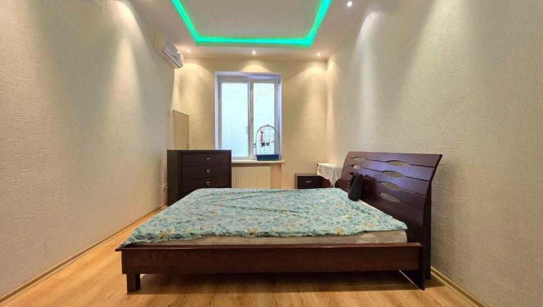 квартира, 2-кімн., Харьков, 608м/р, Непокоренных (Героев Труда)