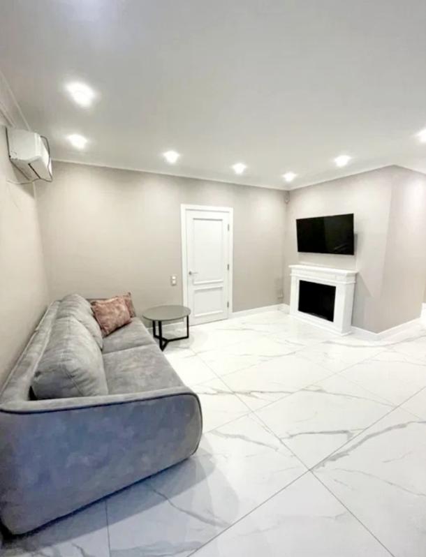 квартира, 2-кімн., Харьков, Защитников Украины метро, Искринская