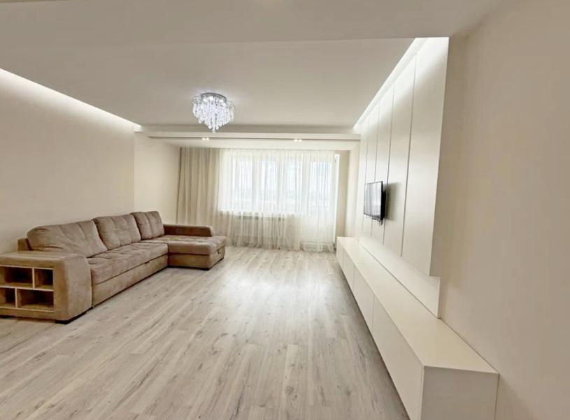 квартира, 3-кімн., Харьков, МЖК, Кричевского