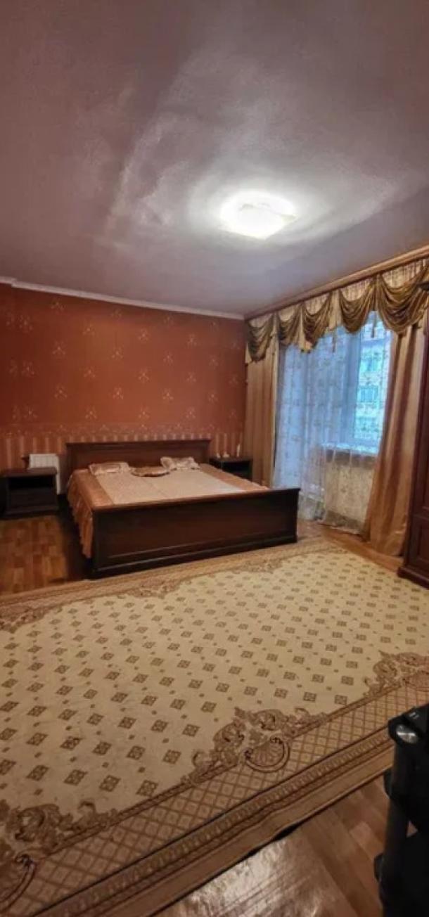 квартира, 3-кімн., Харьков, МЖК, Кричевского