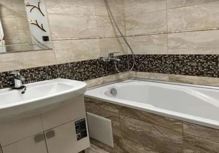 квартира, 3-кімн., Харьков, Алексеевка, Ахсарова