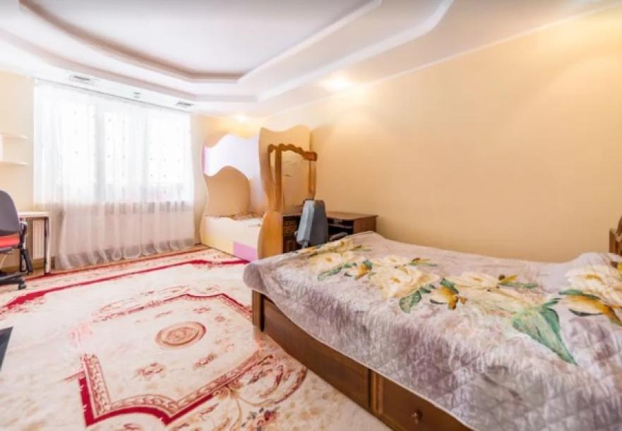 квартира, 3-кімн., Харьков, Госпром, Культуры (Калинина, Свердлова, Советская Советский 3 пер.)