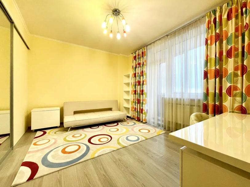 квартира, 3-кімн., Харьков, 615м/р, Гвардейцев Широнинцев