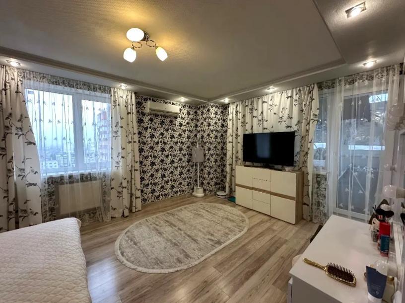 квартира, 3-кімн., Харьков, 604м/р, Тракторостроителей просп.