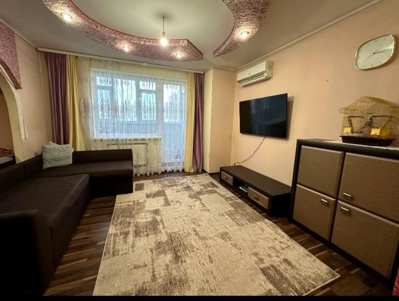 квартира, 3-кімн., Харьков, 604м/р, Тракторостроителей просп.