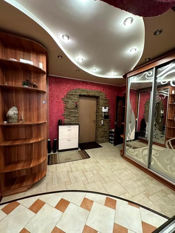 квартира, 3-кімн., Харьков, 604м/р, Тракторостроителей просп.